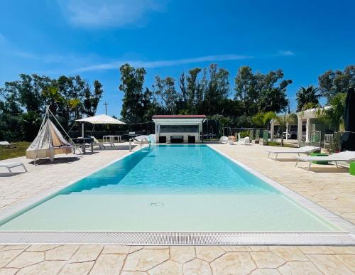 Bazén v ubytování Luxury Home & Pool nebo v jeho okolí