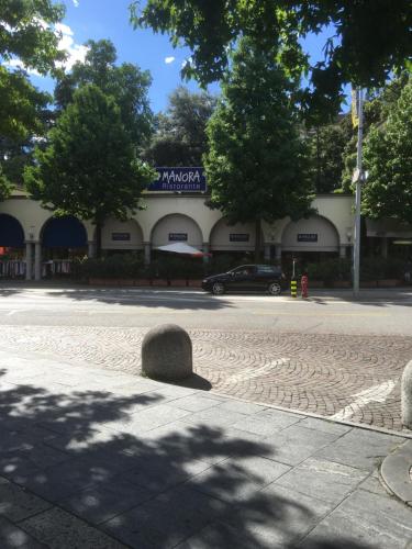 a building with a car parked in front of it at CASA DOYA - Appartamento vintage in Muralto
