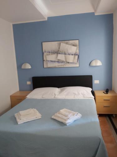 a bedroom with a bed with two towels on it at Al Convento in San Mauro Castelverde