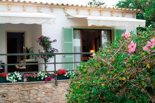 The Pretty Beach House (Cala Llombards)