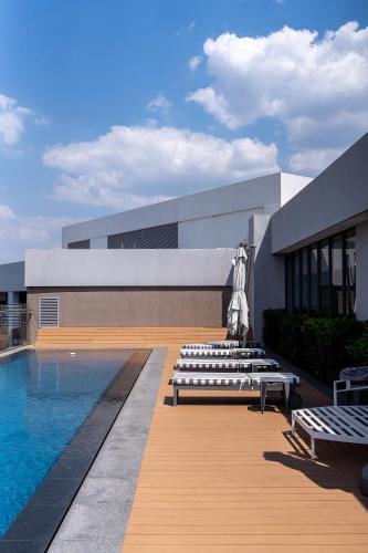 Πισίνα στο ή κοντά στο Top Floor Penthouse - Overlooking Times Square Casino