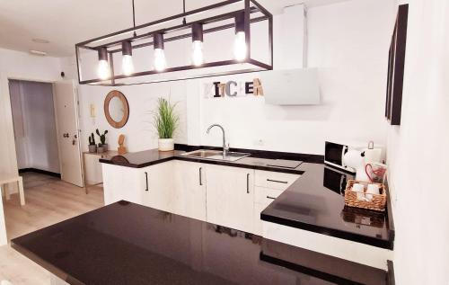 Kuchyňa alebo kuchynka v ubytovaní Precioso apartamento en el centro de Torremolinos