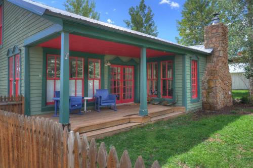 421 Capital Ave – Photos 2