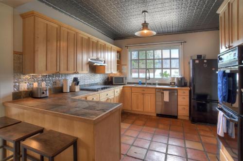 421 Capital Ave – Photos 5