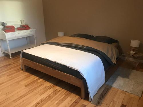 Ένα ή περισσότερα κρεβάτια σε δωμάτιο στο Appartement chez Fabie