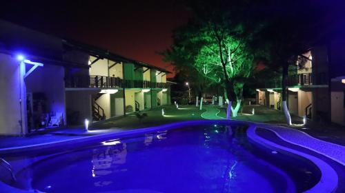 La alberca dentro o cerca de Paraíso PÉ NA AREIA no coração do Litoral Norte - FRENTE MAR - Loft projetado para que você tenha a melhor experiência em hospedagem - condomínio mais procurado da Estrada do Côco - Varanda com vista espetacular para o mar - lazer e TRANQUILIDADE