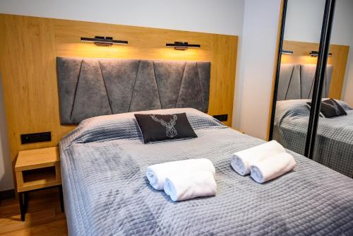 a bedroom with two towels on a bed at Wójcik SPA - Krynica Zdrój in Krynica Zdrój