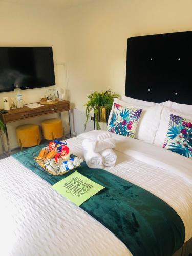 a hotel room with a bed with a tray of towels at MeeZee Pearl Double Bed Lodge With Free Parking in Manchester