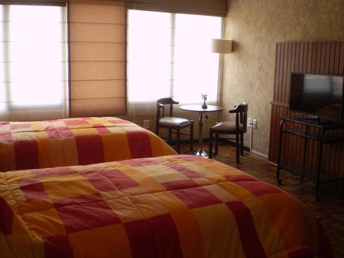 Een bed of bedden in een kamer bij Bolivian Suites Achumani