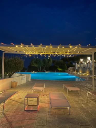 Bazén v ubytování Corte Di Ferro Hotel & Wellness Resort nebo v jeho okolí