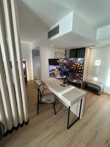 a room with a desk with a chair and a monitor at Bayer's City Hotel in Munich