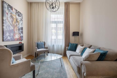 Lovely 2-bedroom apartment at the Vaci Street 1052 Budapest, 12 Petőfi Sándor utca kép - 3