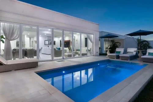 Luxury 3-bedroom villa with sea view on West Coast picture