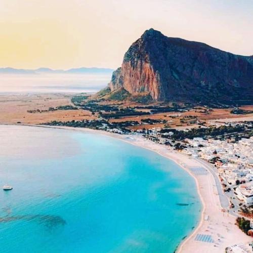 an aerial view of a beach with a mountain at AFFITTACAMERE A TRE MINUTI IN SPIAGGIA Il Veliero in San Vito lo Capo