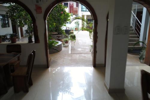 an entry way to a building with an archway at Hotel Principe I in Puerto Maldonado
