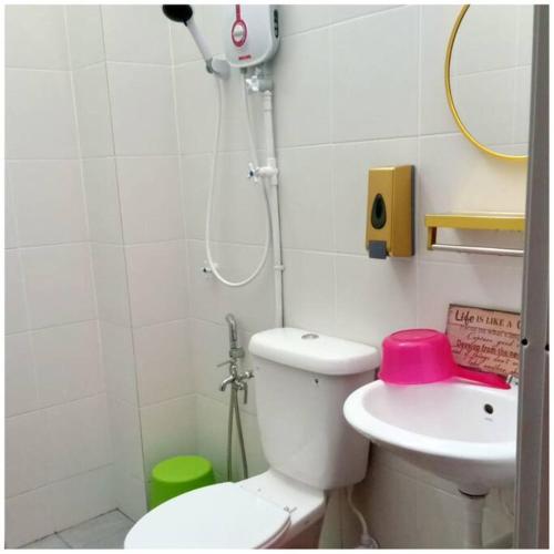 a bathroom with a shower and a toilet and a sink at Homestay Ibu(Muslim sahaja) in Ipoh
