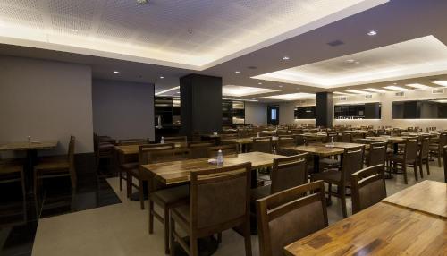 Restaurace v ubytování Américas Granada Hotel
