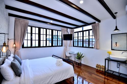 Gallery image of The Rommanee Classic Guesthouse in Phuket