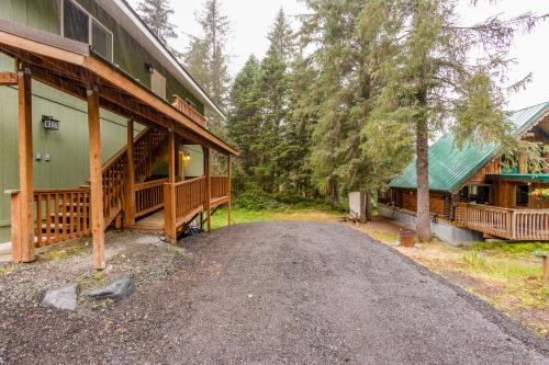 AlohAlaska Downstairs Suite – Photos 3