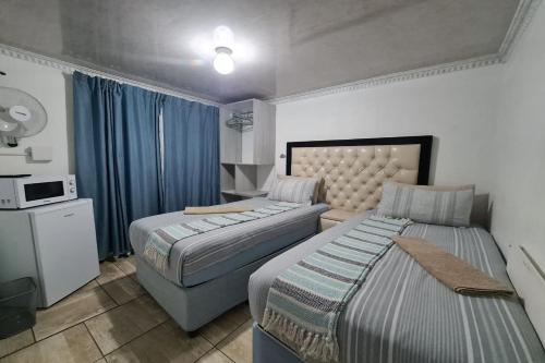 Postel nebo postele na pokoji v ubytování Maluti Backpackers