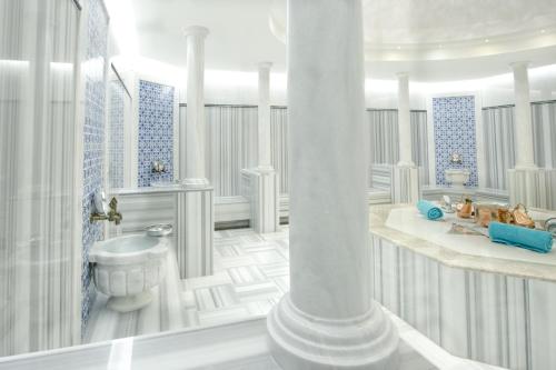 Ένα μπάνιο στο ALUSSO THERMAL HOTEL SPA
