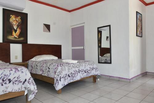 Llit o llits en una habitació de Hotel Bacaanda