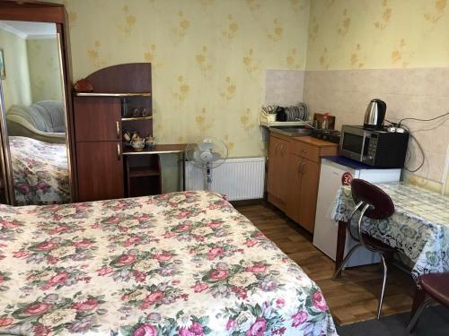 Postel nebo postele na pokoji v ubytování Shevchenka Guest House от 600гр 1-2-3к квартири 096-55-48-111 біля Академії