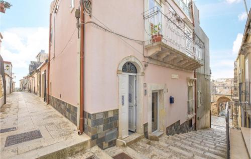 Beautiful Home In Chiaramonte Gulfi With 2 Bedrooms And Wifi