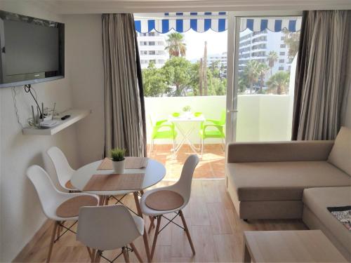 Amazing modern apartment, free WIFI, international TV and VoD, center of Las Americas