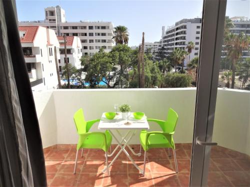 Amazing modern apartment, free WIFI, international TV and VoD, center of Las Americas
