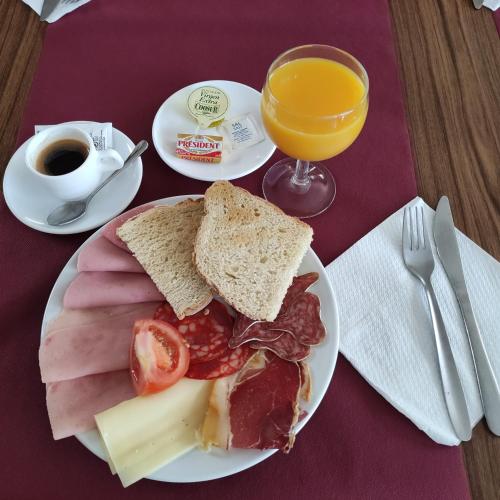 Mad i den private indkvartering eller i nærheden