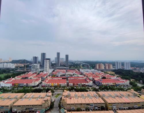 een luchtzicht op een stad met rode daken bij Homestay 301 Kota Damansara 2301 Alpha IVF Alpha Fertility Centre Encorp Strand PJ Sunway Giza Mall by Warm Home in Petaling Jaya
