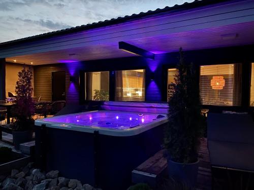 Fotografie z fotogalerie ubytování Idyllic Villa Unikko With Jacuzzi And Sauna v destinaci Pori