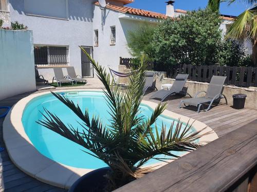 Bazén v ubytování Charmant logement avec piscine nebo v jeho okolí
