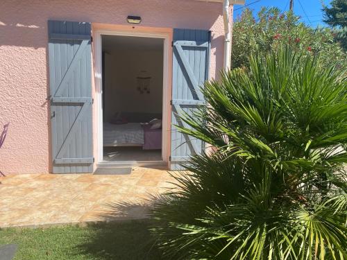 Κήπος έξω από το Chambre d’hôtes vaucluse