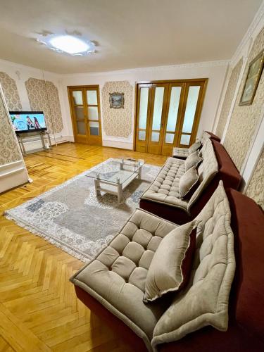 Classic C1 Apartment In The Center With 4 Rooms