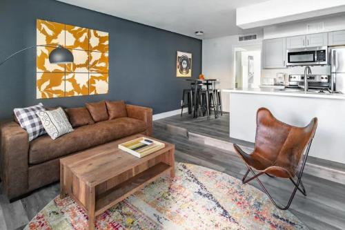 Gorgeous CozySuites in Camelback w pool parking 02