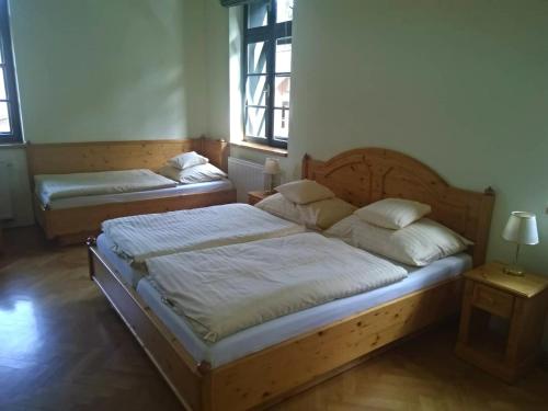 Ein Bett oder Betten in einem Zimmer der Unterkunft Hotel Svatý Tomáš