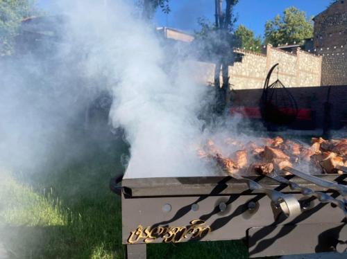 a grill with lots of smoke coming out of it at Boutique Hotel Talaveri In Telavi in Tʼelavi