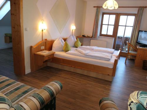 Postel nebo postele na pokoji v ubytování Landgasthof Spitzerwirt