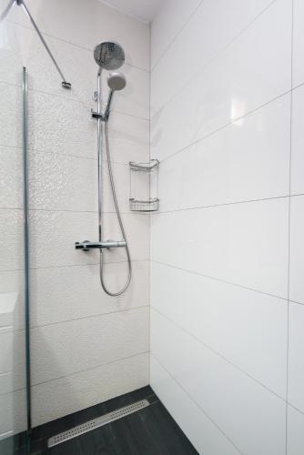 Bilik mandi di Apartment Tina