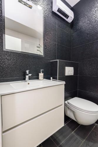 Bilik mandi di Apartment Tina