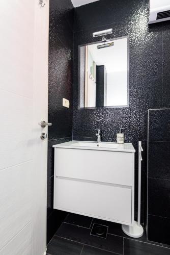 Bilik mandi di Apartment Tina