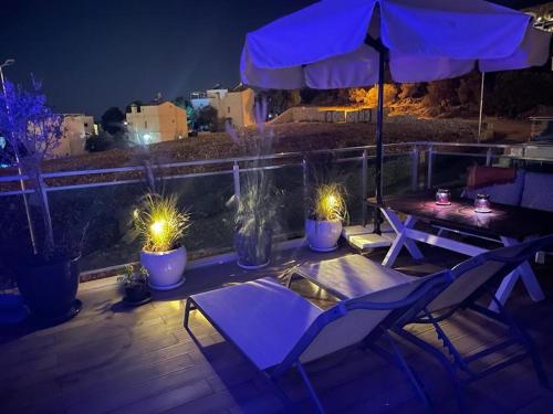 Μπαλκόνι ή βεράντα στο Olive View Penthouse