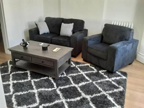 Posezení v ubytování Cool 3 BR for U Near Manhattan View, 15 Min to NYC