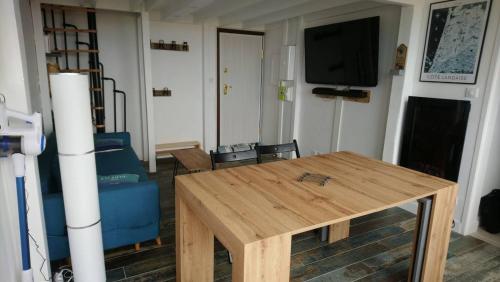 Televízia a/alebo spoločenská miestnosť v ubytovaní Splendide appartement vue océan le Penon