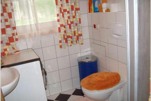 Kylpyhuone majoituspaikassa Ferienhaus Schlagintweit