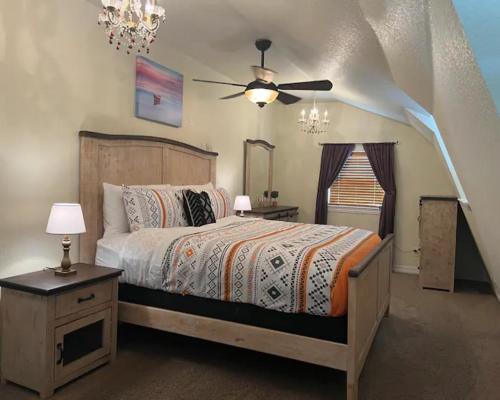 a bedroom with a bed and a ceiling fan at Entire 2br 2ba hilltop view home Sleeps 7 pets 4 acres Jacuzzi Central AC Kingbeds Free Wifi-Parking Kitchen WasherDryer Starry Terrace Two Sunset Dining Patios Grill Stovetop Oven Fridge OnsiteWoodedHiking Wildlife CoveredPatio4pets & Birds Singing! in Marble Falls