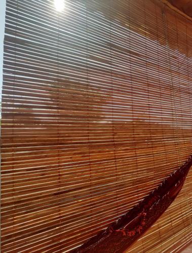 a close up of a window with blinds at Natal Chalés Nova Caraiva in Caraíva
