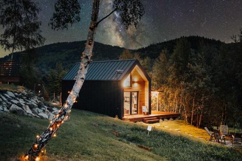 Czill-Lokum- klimatyczna chata w Beskidach z balią i sauną